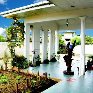 https://the-west-gate-bungalow.kandyhotelsnow.com